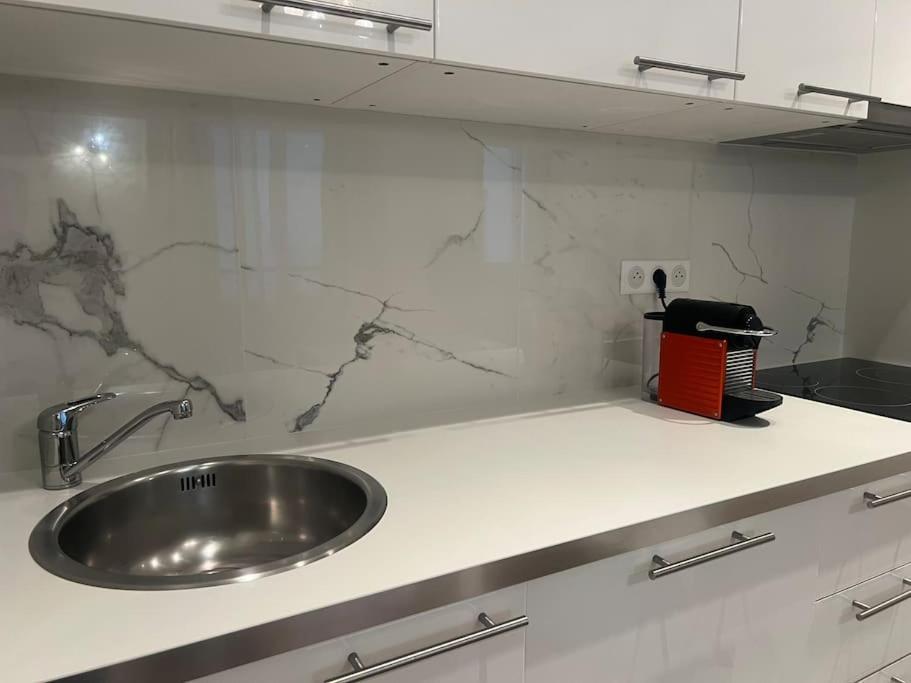Luxury Appartment, Champs Elysees, Neuf ! Paris Eksteriør bilde
