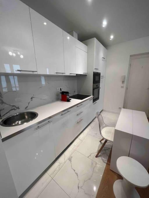 Luxury Appartment, Champs Elysees, Neuf ! Paris Eksteriør bilde